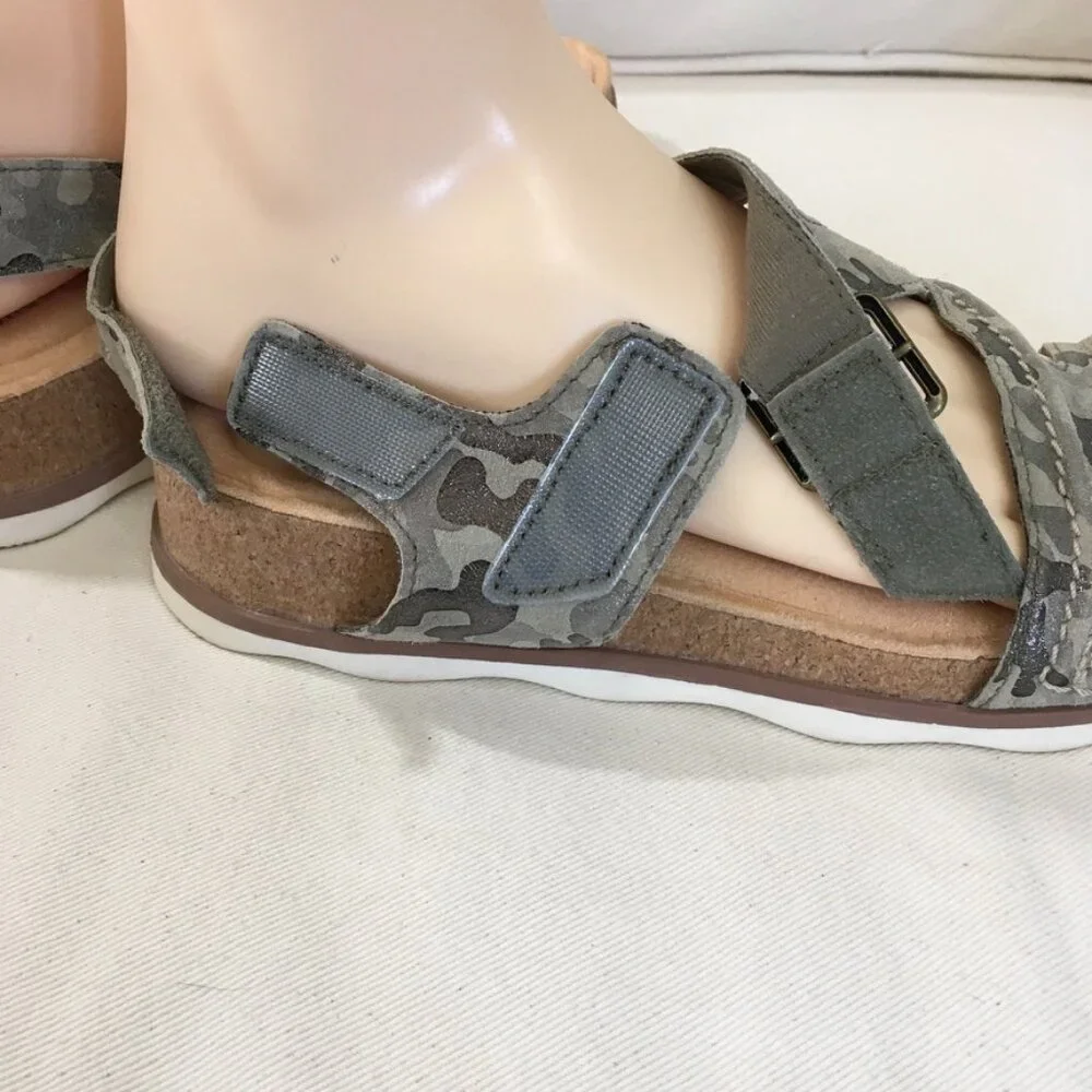 Clarks Women's Brynn Step Sandals Camouflage